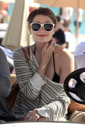 http://img234.imagevenue.com/loc74/th_312186581_Mischa_Barton_Bikini_Candids_on_the_Beach_in_Miami_December_27_2011_143_122_74lo.jpg